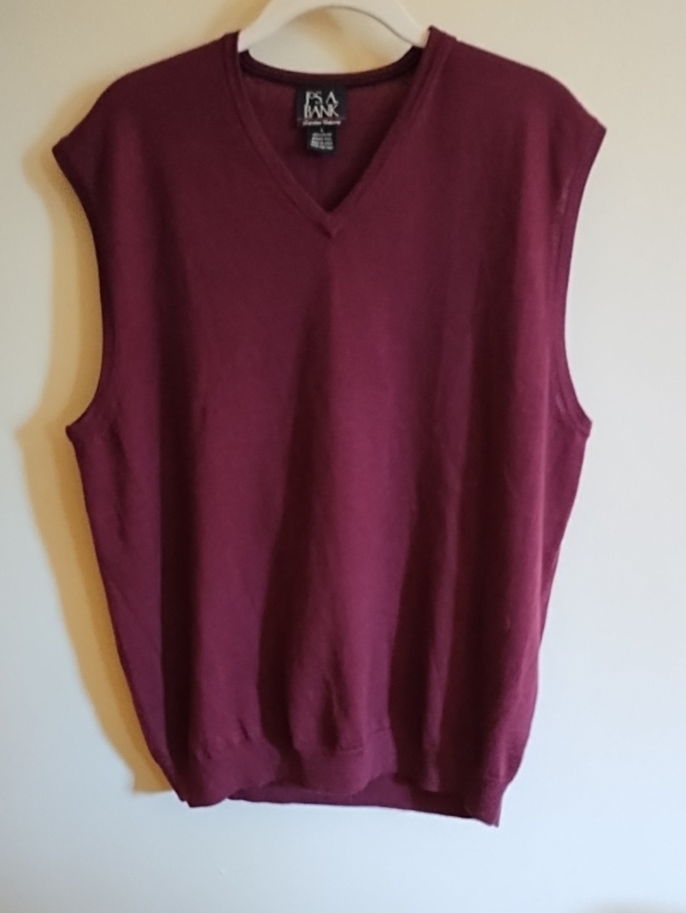 100% ITALIAN MERINO WOOL VEST, BY JoS. A. BANK.  EUC Sz L